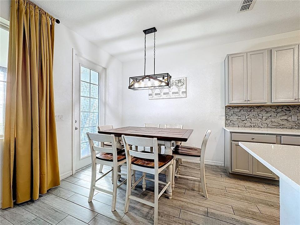 For Sale: $340,000 (3 beds, 2 baths, 1609 Square Feet)