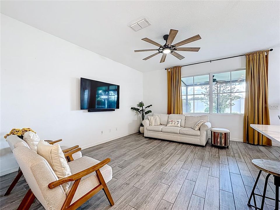 For Sale: $340,000 (3 beds, 2 baths, 1609 Square Feet)