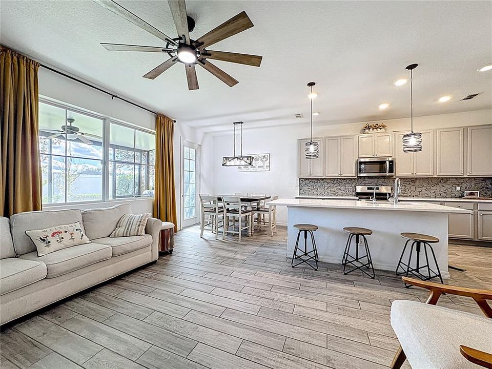 For Sale: $340,000 (3 beds, 2 baths, 1609 Square Feet)