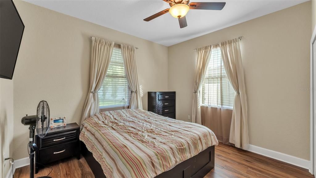 待售: $490,000 (3 贝兹, 2 浴室, 2038 平方英尺)