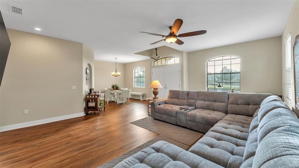 待售: $490,000 (3 贝兹, 2 浴室, 2038 平方英尺)