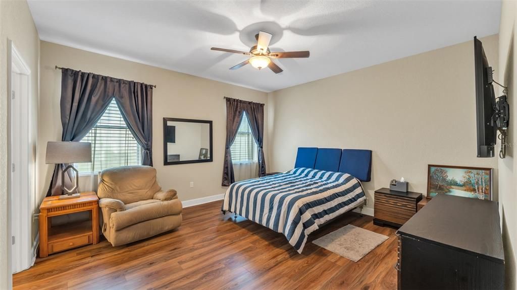 待售: $490,000 (3 贝兹, 2 浴室, 2038 平方英尺)