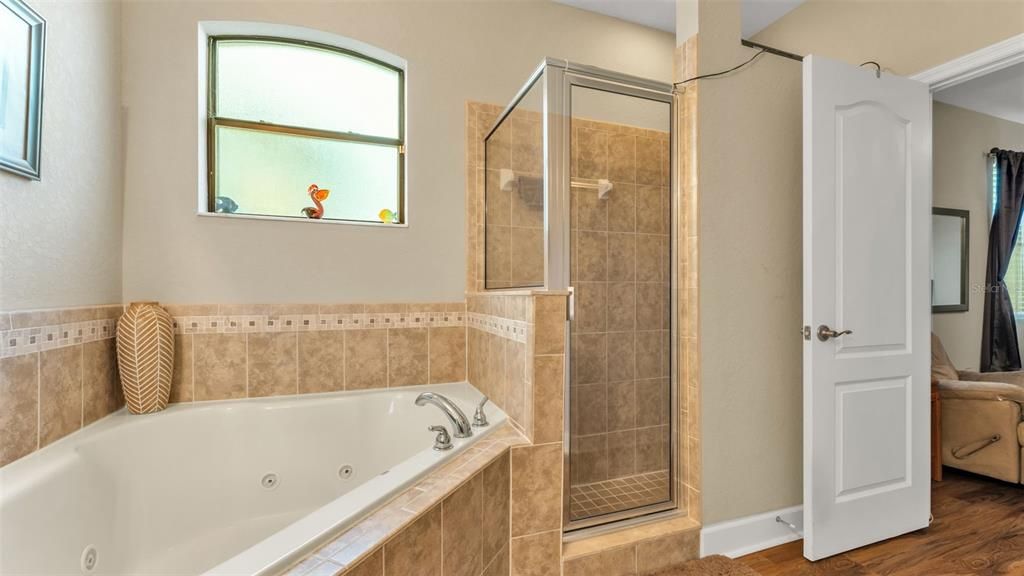 待售: $490,000 (3 贝兹, 2 浴室, 2038 平方英尺)