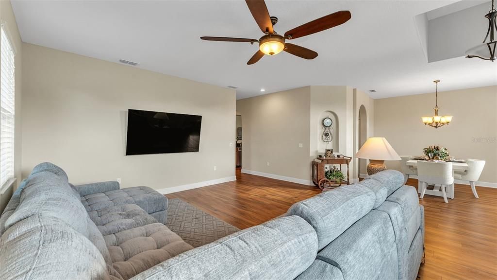 待售: $490,000 (3 贝兹, 2 浴室, 2038 平方英尺)