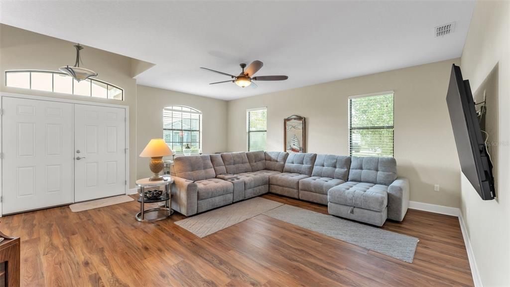 待售: $490,000 (3 贝兹, 2 浴室, 2038 平方英尺)