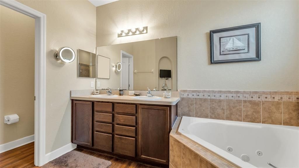 待售: $490,000 (3 贝兹, 2 浴室, 2038 平方英尺)