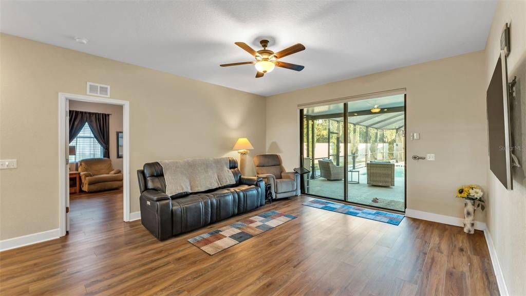 待售: $490,000 (3 贝兹, 2 浴室, 2038 平方英尺)