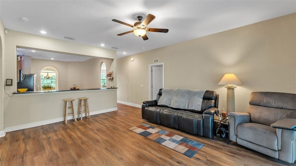 待售: $490,000 (3 贝兹, 2 浴室, 2038 平方英尺)