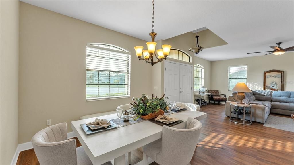 待售: $490,000 (3 贝兹, 2 浴室, 2038 平方英尺)