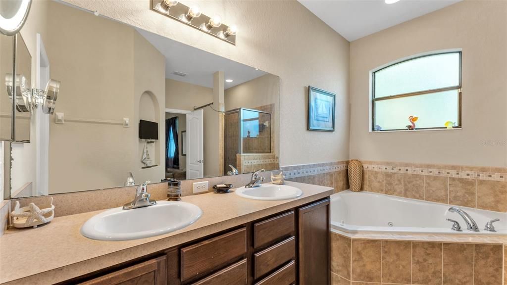 待售: $490,000 (3 贝兹, 2 浴室, 2038 平方英尺)