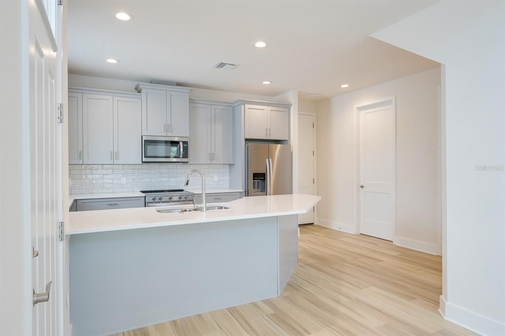 For Sale: $799,900 (4 beds, 3 baths, 2150 Square Feet)