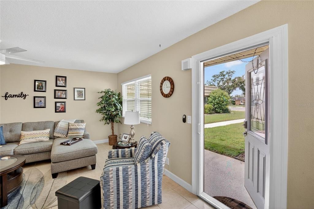 For Rent: $1,800 (2 beds, 2 baths, 960 Square Feet)