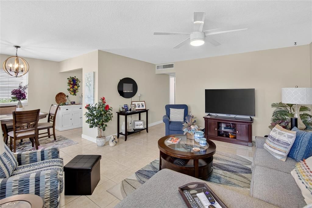 For Rent: $1,800 (2 beds, 2 baths, 960 Square Feet)