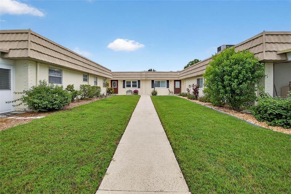 For Rent: $1,800 (2 beds, 2 baths, 960 Square Feet)