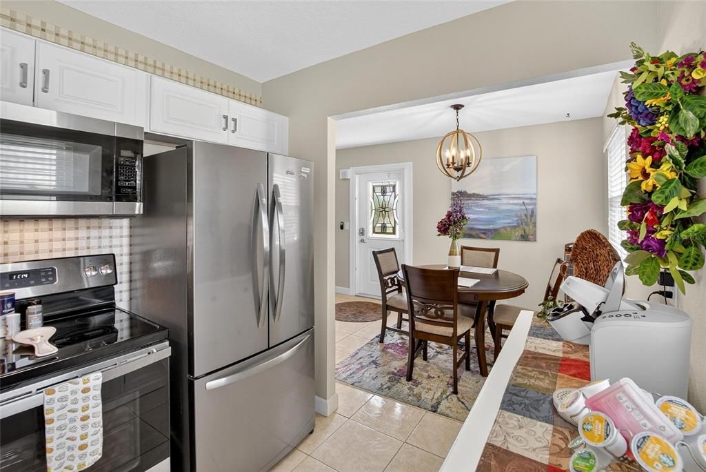 For Rent: $1,800 (2 beds, 2 baths, 960 Square Feet)