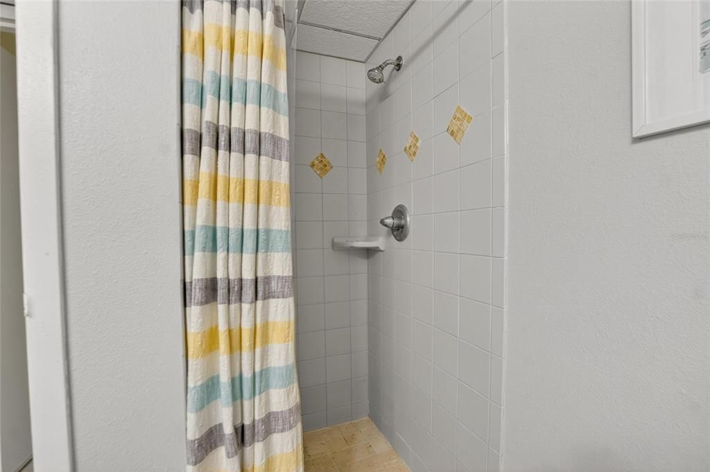 For Rent: $1,800 (2 beds, 2 baths, 960 Square Feet)