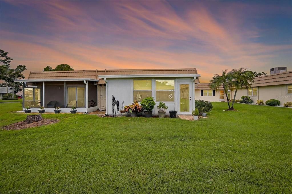 For Rent: $1,800 (2 beds, 2 baths, 960 Square Feet)