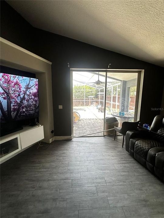 For Sale: $415,000 (4 beds, 2 baths, 1962 Square Feet)