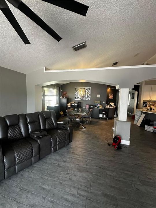 For Sale: $415,000 (4 beds, 2 baths, 1962 Square Feet)