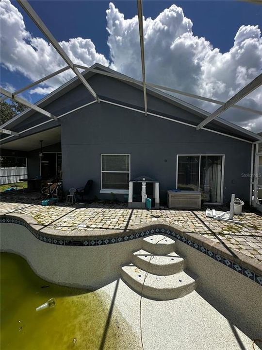 For Sale: $415,000 (4 beds, 2 baths, 1962 Square Feet)