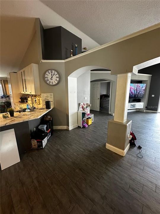 For Sale: $415,000 (4 beds, 2 baths, 1962 Square Feet)