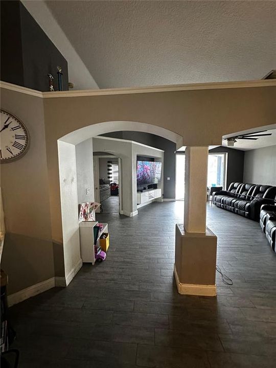 For Sale: $415,000 (4 beds, 2 baths, 1962 Square Feet)