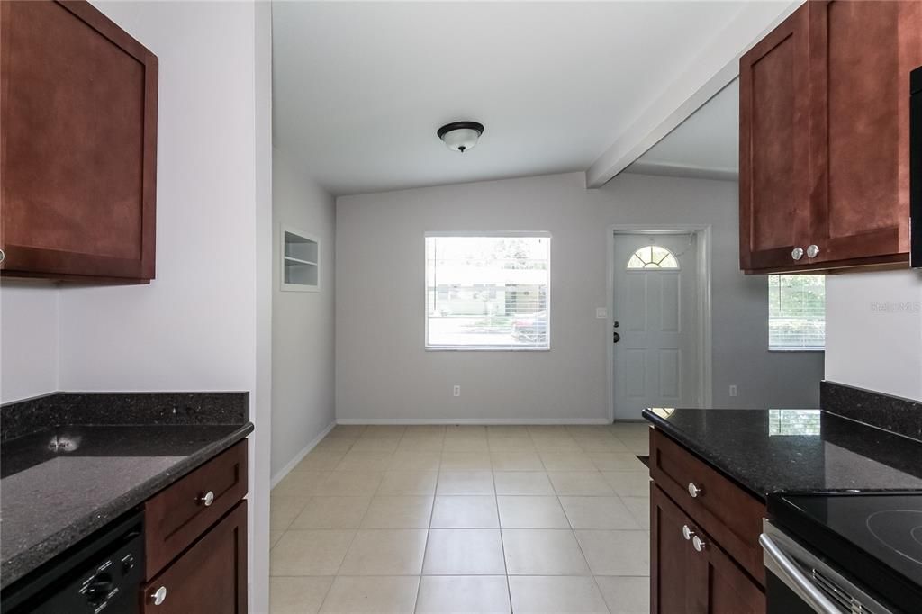 For Rent: $2,275 (3 beds, 2 baths, 1308 Square Feet)