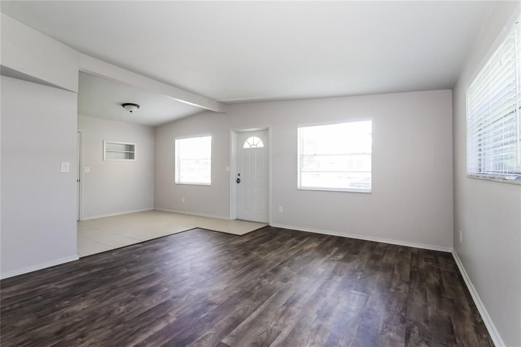 For Rent: $2,275 (3 beds, 2 baths, 1308 Square Feet)