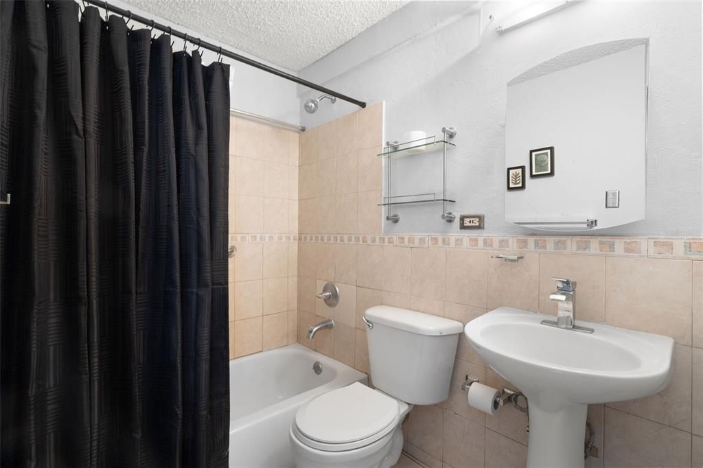 В аренду: $2,000 (2 спален, 1 ванн, 598 Квадратных фут)