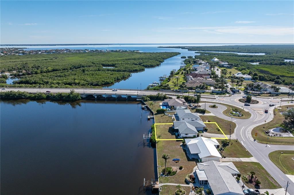 合同活跃: $395,000 (2 贝兹, 2 浴室, 1502 平方英尺)