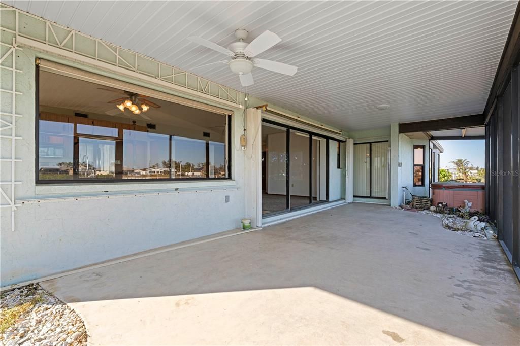 合同活跃: $395,000 (2 贝兹, 2 浴室, 1502 平方英尺)