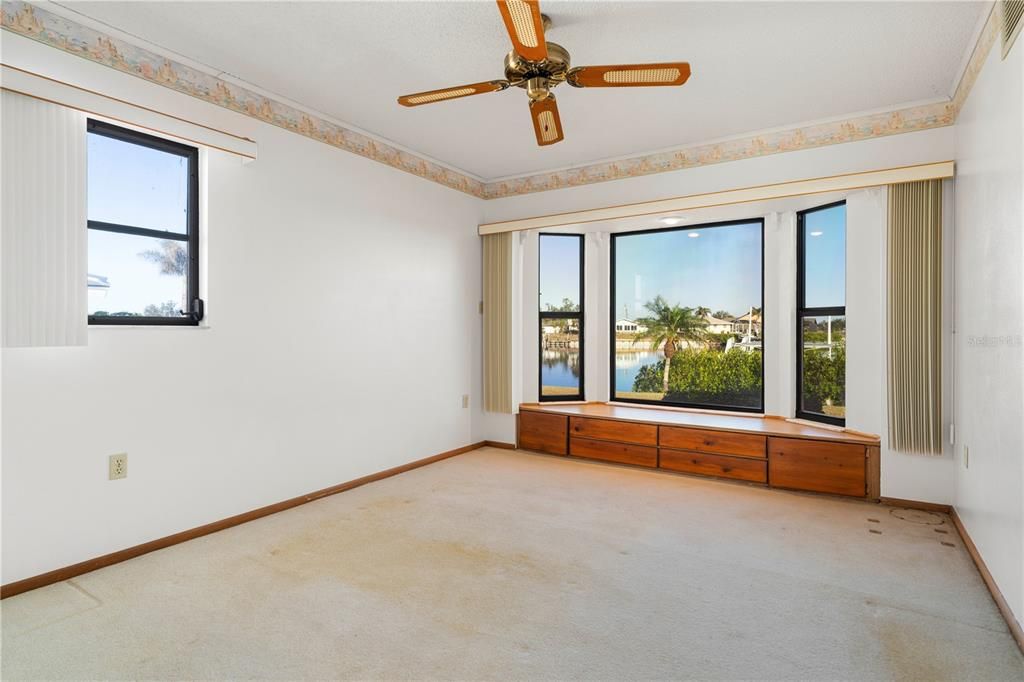 合同活跃: $395,000 (2 贝兹, 2 浴室, 1502 平方英尺)