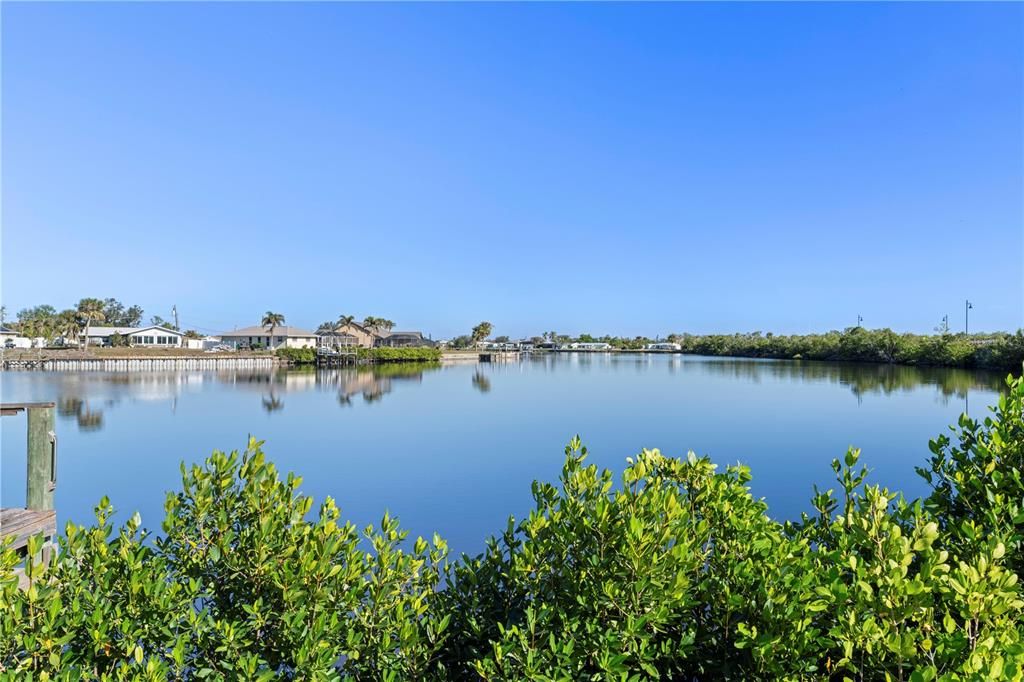 合同活跃: $395,000 (2 贝兹, 2 浴室, 1502 平方英尺)