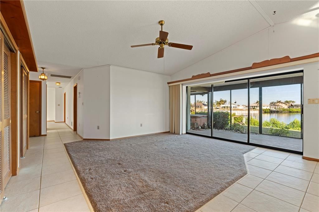 合同活跃: $395,000 (2 贝兹, 2 浴室, 1502 平方英尺)