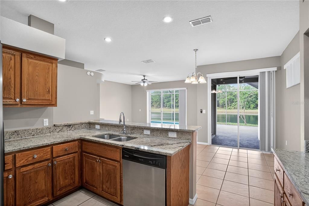 待售: $399,900 (4 贝兹, 2 浴室, 1701 平方英尺)