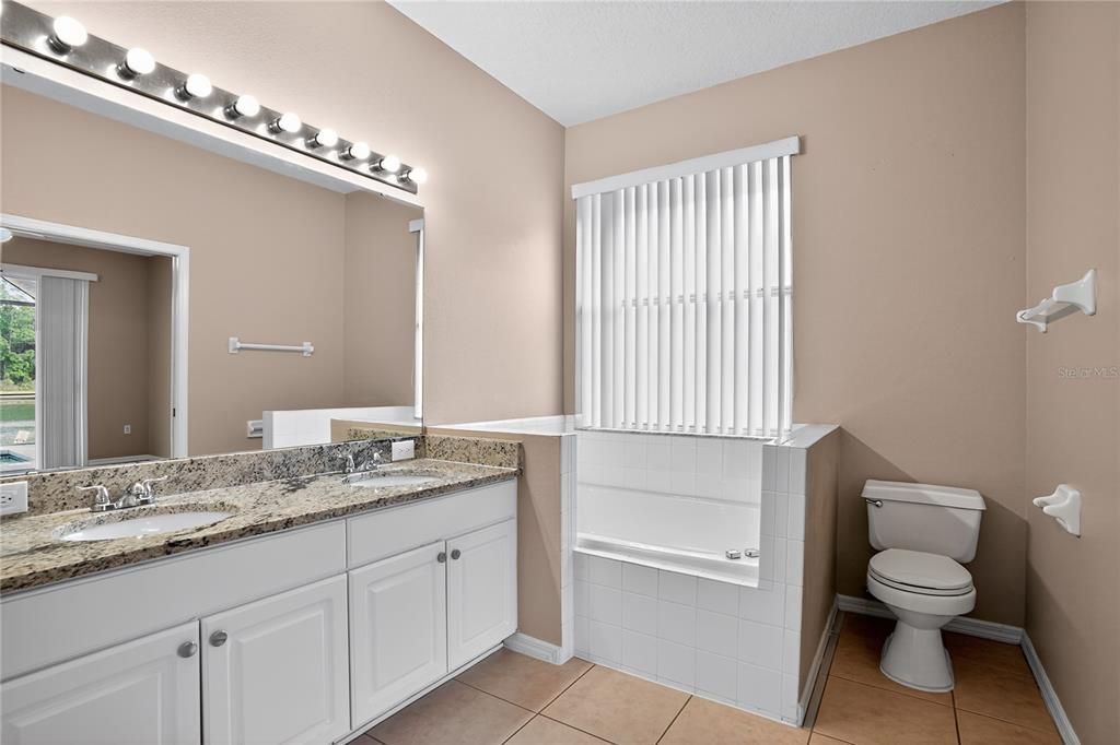 待售: $399,900 (4 贝兹, 2 浴室, 1701 平方英尺)