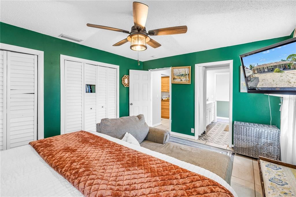 For Sale: $375,000 (3 beds, 1 baths, 1240 Square Feet)