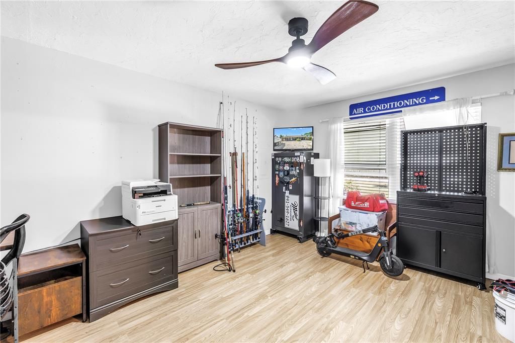 For Sale: $375,000 (3 beds, 1 baths, 1240 Square Feet)