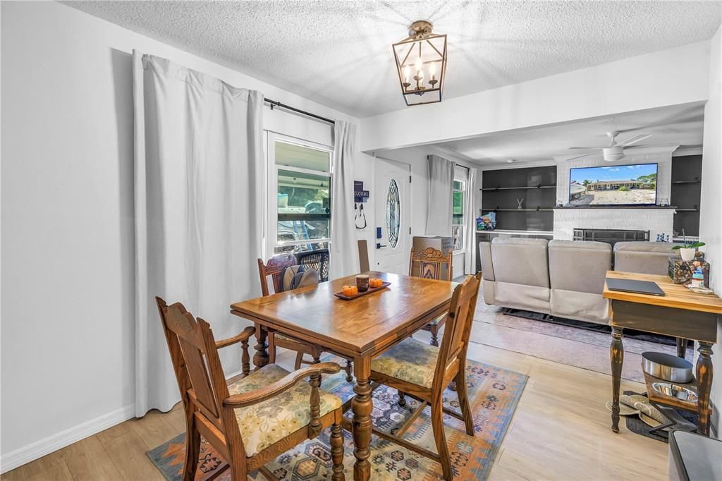 For Sale: $375,000 (3 beds, 1 baths, 1240 Square Feet)