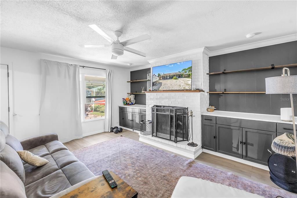 For Sale: $375,000 (3 beds, 1 baths, 1240 Square Feet)