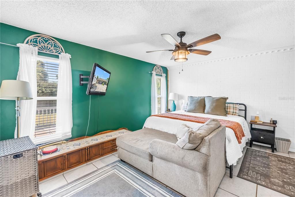 For Sale: $375,000 (3 beds, 1 baths, 1240 Square Feet)