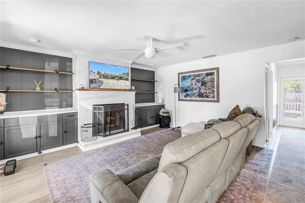 For Sale: $375,000 (3 beds, 1 baths, 1240 Square Feet)