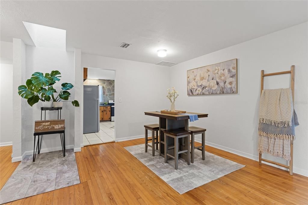 Active With Contract: $289,900 (3 beds, 1 baths, 1246 Square Feet)