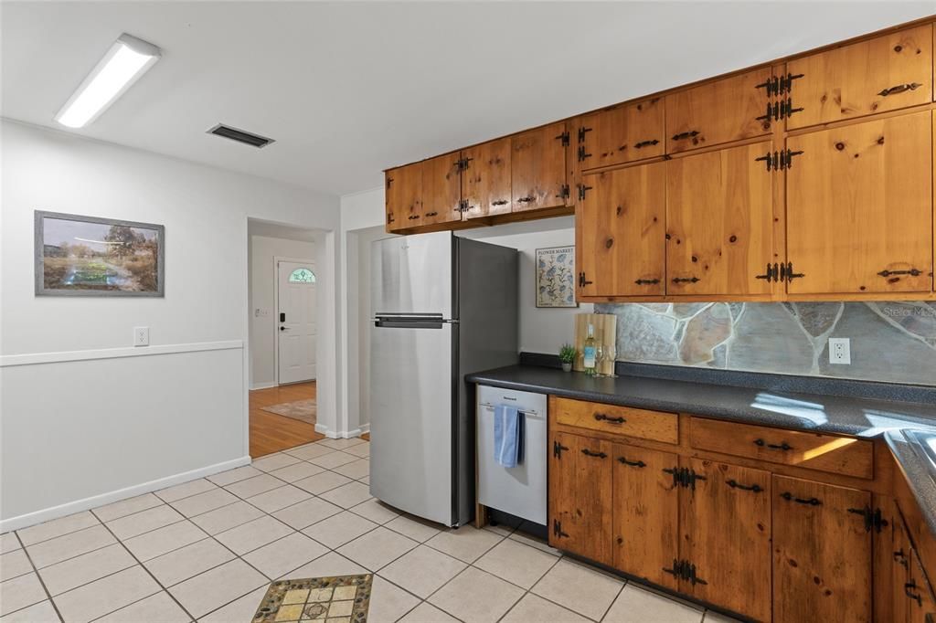 Active With Contract: $289,900 (3 beds, 1 baths, 1246 Square Feet)