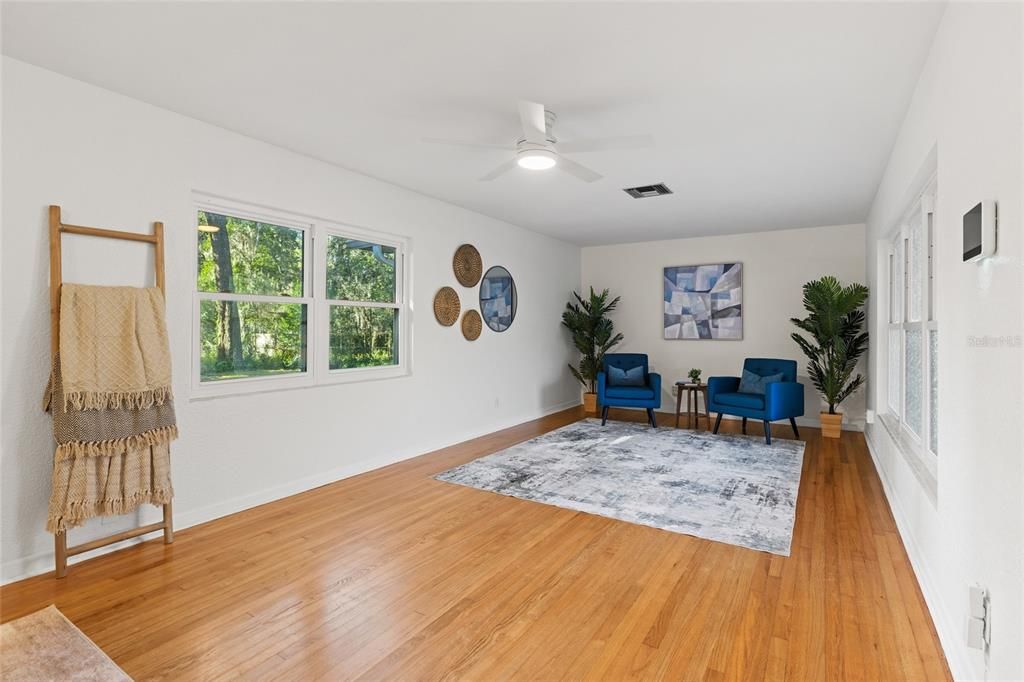 Active With Contract: $289,900 (3 beds, 1 baths, 1246 Square Feet)