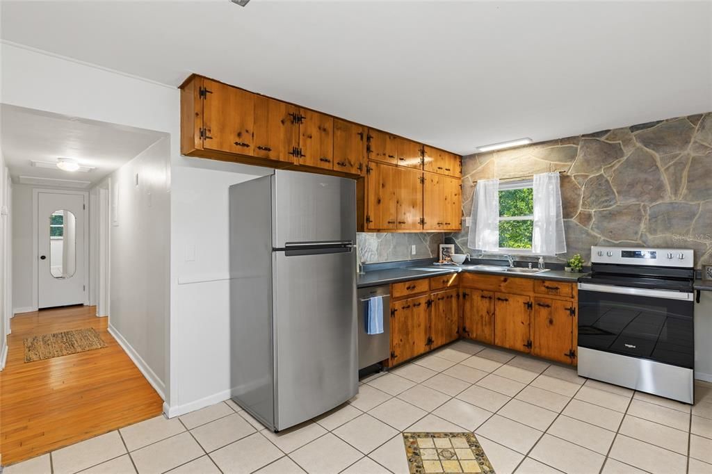 Active With Contract: $289,900 (3 beds, 1 baths, 1246 Square Feet)