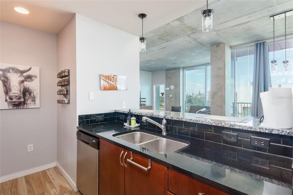 На продажу: $650,000 (2 спален, 2 ванн, 1309 Квадратных фут)