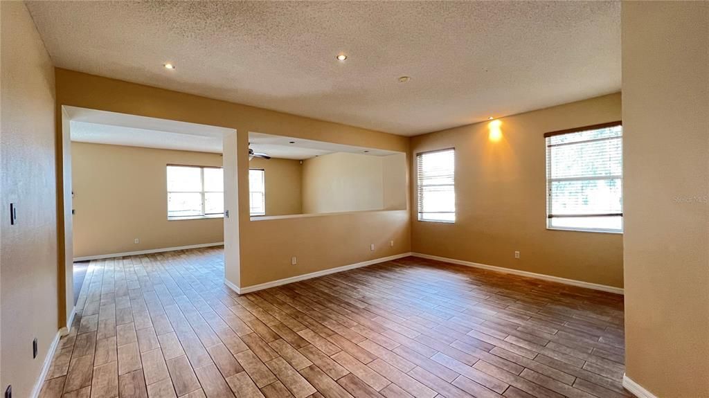 Activo con contrato: $2,000 (3 camas, 2 baños, 1929 Pies cuadrados)