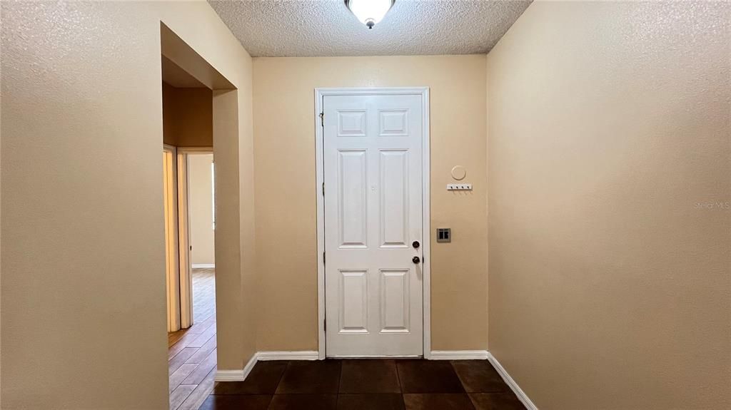 Activo con contrato: $2,000 (3 camas, 2 baños, 1929 Pies cuadrados)