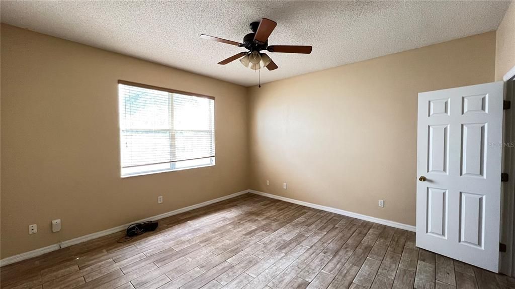 Activo con contrato: $2,000 (3 camas, 2 baños, 1929 Pies cuadrados)